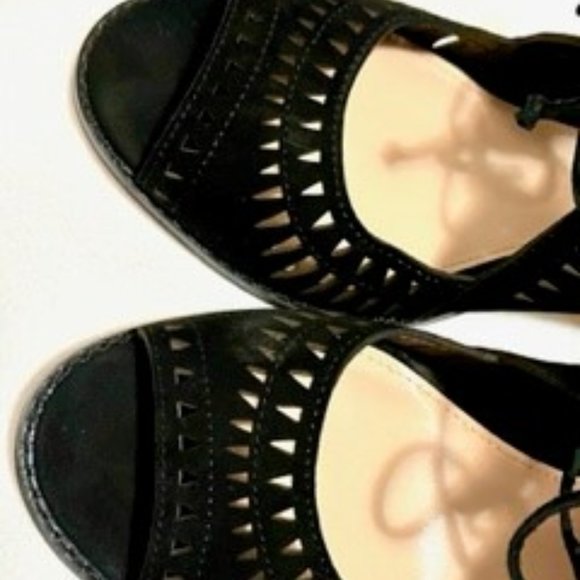 12M Vince Camuto Suede peep toe black shoe bootie - Picture 10 of 13